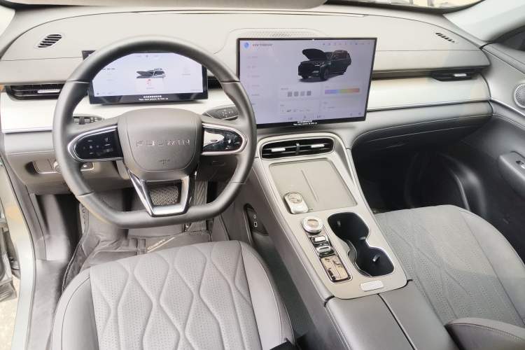 Used Chery Fengyun T8 2025 1.5T 130 km Luxury Edition 5-Seater Center Console