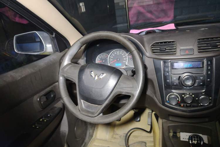 Used Wuling Hongguang 2014 1.5L S Standard Version Steering Wheel