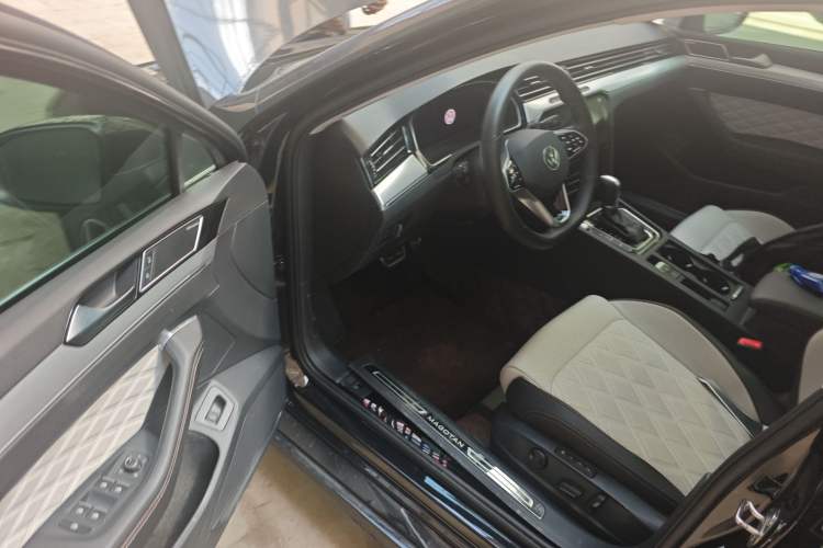 Used Volkswagen Magotan 2023 2 Million Units Limited-Edition 380TSI DSG Flagship Version Driver Seat