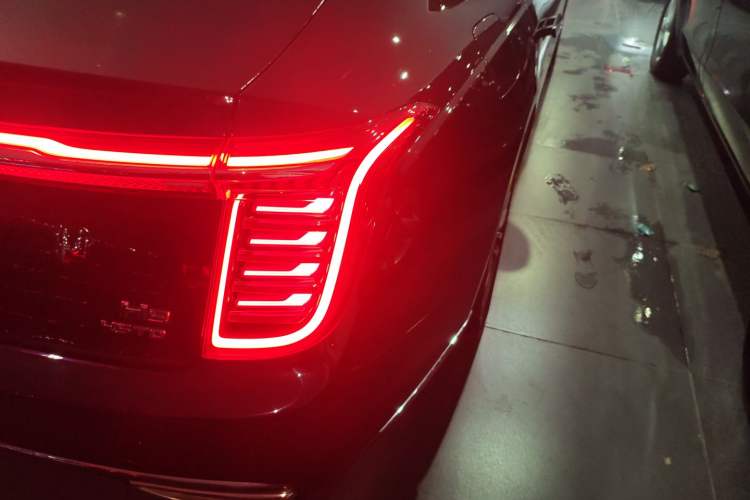 Used Hongqi H9 2022 2.0T Smart Connect Flagship Edition Right Rear Taillight