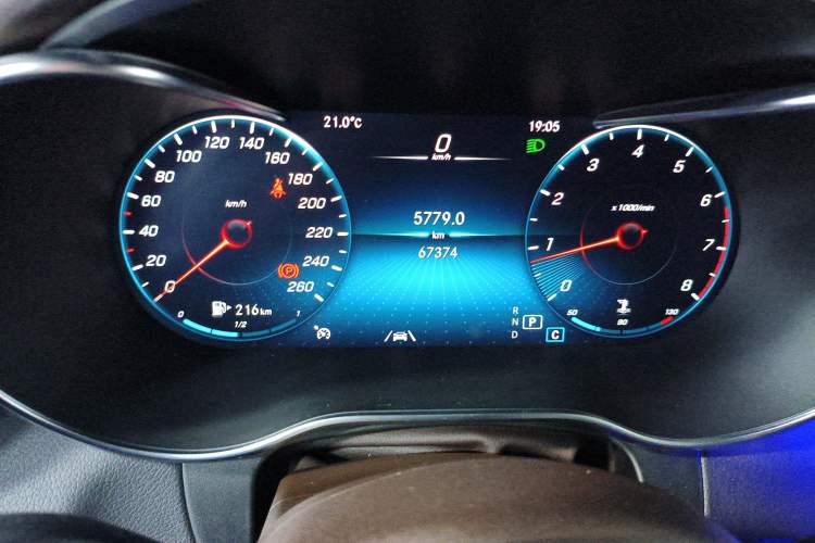 Used Mercedes-Benz GLC 2020 GLC 300 L 4MATIC Dynamic Edition Odometer Close Up