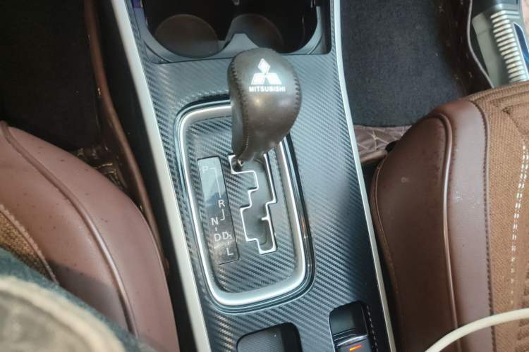 Used Mitsubishi Outlander 2019 2.0L Two-Wheel Drive Comfort Edition 5 Seats China V Standard Gear Lever