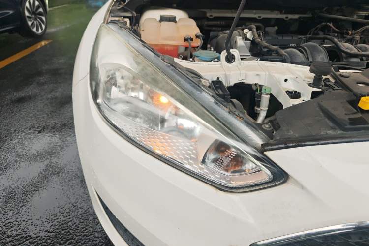 Used Ford Focus 2018 Hatchback Classic 1.6L Manual Comfort Plus SmartDrive Edition Right Front Headlight