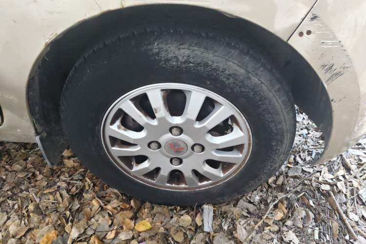 Used Wuling Rongguang V 2015 1.2L Standard Version
