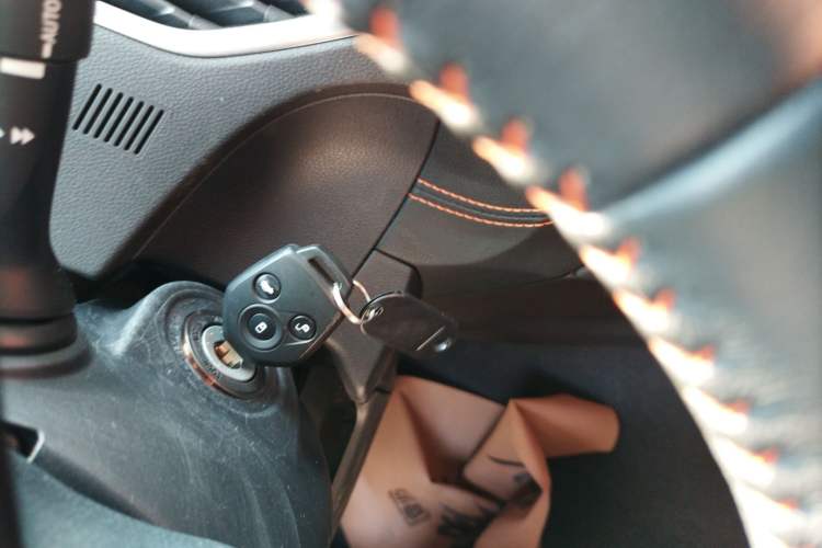 Used Subaru XV 2018 2.0i All-Wheel-Drive Luxury Edition with EyeSight Vehicle Key