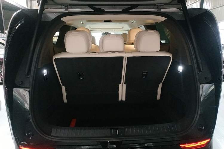 Used Li Auto MEGA 2024 Ultra Model
