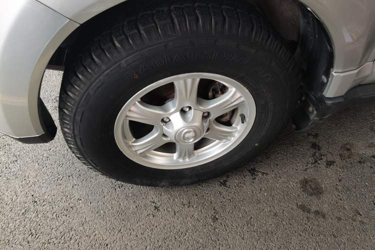 Used Haval H5 Classic 2013 Zhizun Edition 2.0T Manual Two-Wheel Drive Entry-Level Model Left Front Wheel Hub