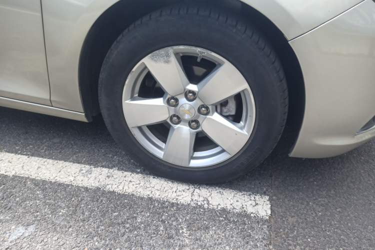 Used Chevrolet Malibu 2014 2.0L Automatic Comfort Edition Right Front Wheel Hub