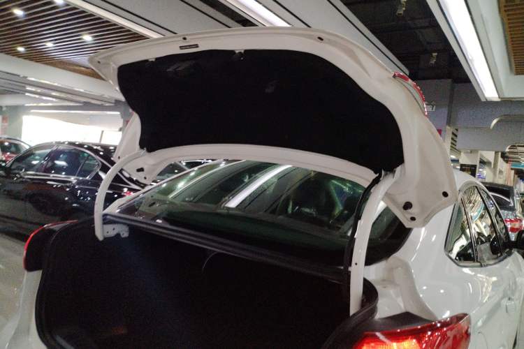 Used Ford Focus 2018 Sedan Classic 1.6L Automatic Trendy SmartDrive Edition
