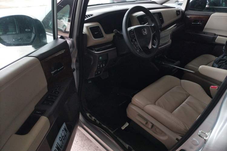 Used Honda Odyssey 2015 2.4L Luxury Edition Driver Seat