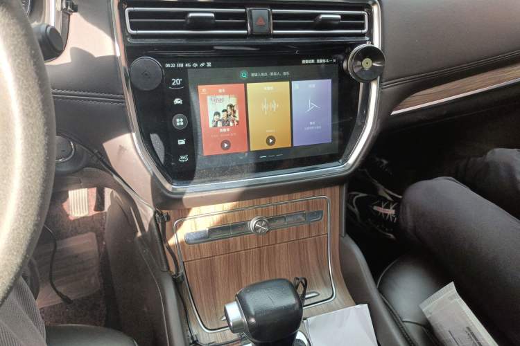 Used Roewe RX8 2018 30T Smart Connectivity Four-Wheel Drive Flagship Edition
