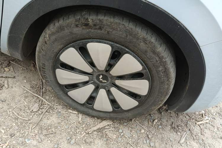 Used Wuling Bingo 2025 410 km Lingxi Deluxe Edition Right Front Wheel Hub