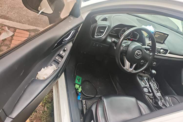 Used Mazda Mazda 3 Axela 2016 Sedan 1.5L Automatic Luxury Model