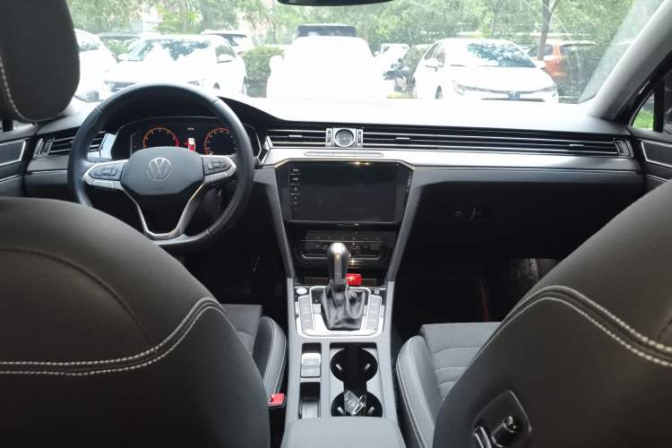 Used Volkswagen Magotan 2021 330TSI DSG 30th Anniversary Edition Center Console