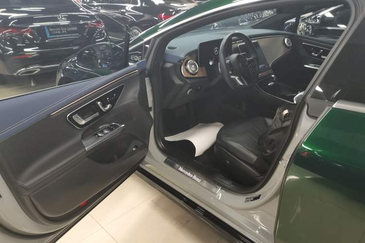 Used Mercedes-Benz EQE 2022 350 Pioneer Edition Driver Seat