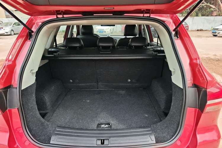 Used Roewe RX5 2016 20T Two-Wheel Drive Automatic Internet Smart Edition Trunk