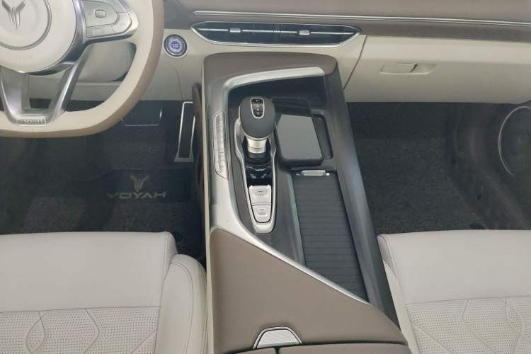 Used VOYAH FREE 2021 Four-Wheel Drive Standard Range-Extended Exclusive Luxury Package Gear Lever