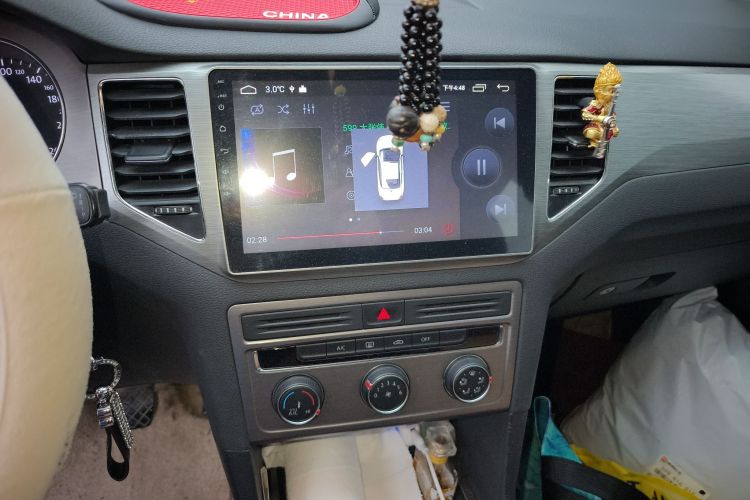 Used Volkswagen Golf Sportsvan 2016 1.6L Manual Comfort Model Audio And AC Panel