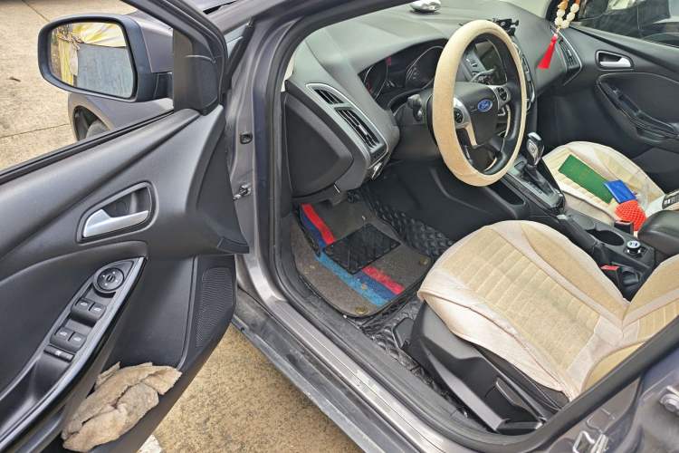 Used Ford Focus 2012 Sedan 1.6L Automatic Fashion Edition