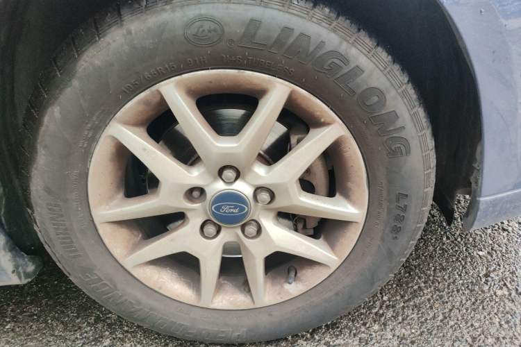 Used Ford Focus 2007 Hatchback 1.8L Automatic Fashion Edition Right Front Wheel Hub