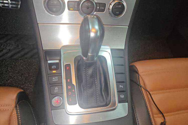 Used Volkswagen FAW-Volkswagen CC 2016 2.0 TSI Luxury Model Gear Lever