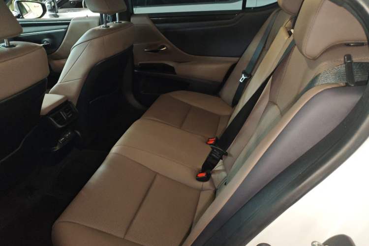 Used Lexus ES 2023 200 Excellence Edition Left Rear Seat