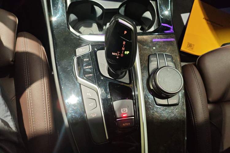 Used BMW X3 2020 xDrive30i Luxury Model with M Sport Package Gear Lever