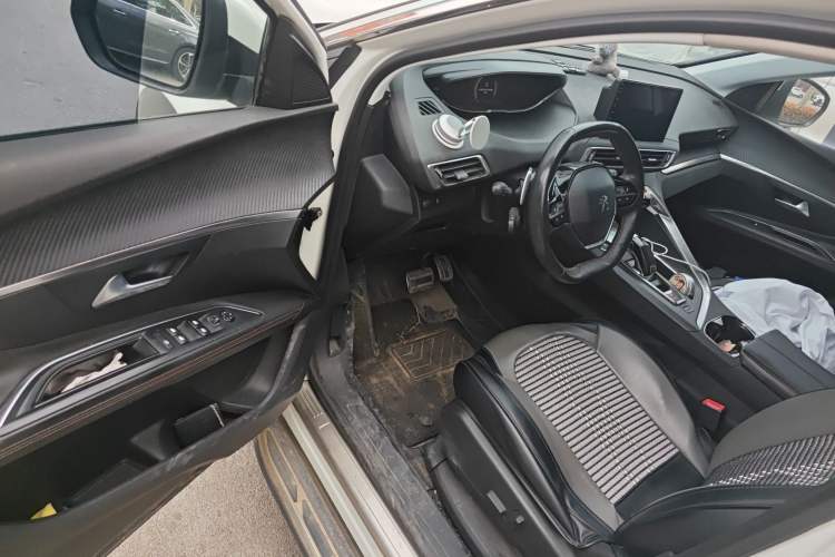 Used Peugeot 4008 2017 350THP Elite Edition Driver Seat