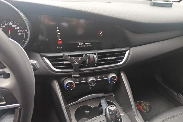 Used Alfa Romeo Giulia 2017 2.0T 280HP Luxury Edition Audio And AC Panel