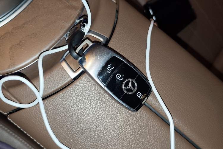 Used Mercedes-Benz E-Class New Energy 2022 E 350 e L Plug-in Hybrid Sedan Vehicle Key