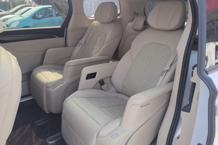 Used Buick GL8 2022 ES Land Cruiser 653T Luxury Model
