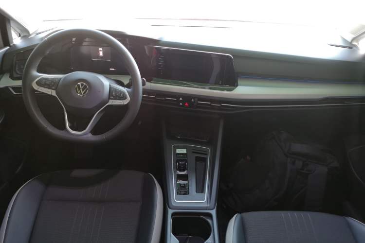 Used Volkswagen Golf 2023 Facelift 280TSI DSG Pro Center Console