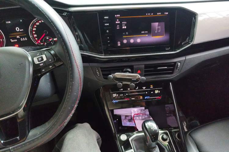 Used Volkswagen Tayron 2020 330TSI Two-Wheel Drive Luxury Smart Connectivity Version Audio And AC Panel