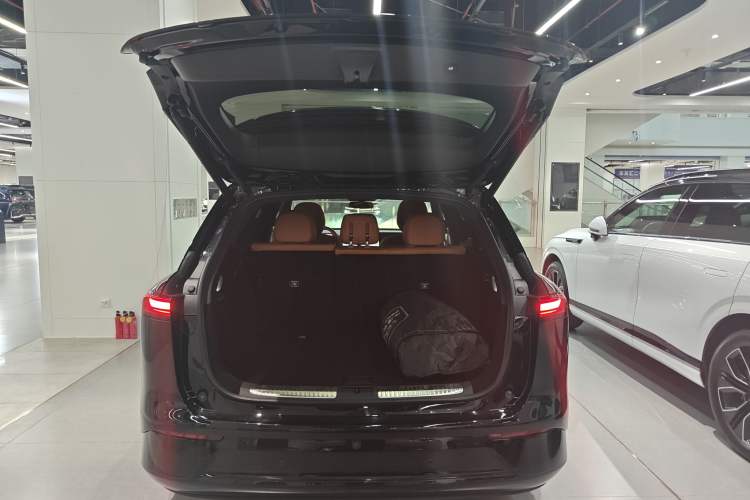 Used XPeng G9 2025 625 Long-Range Max Trunk