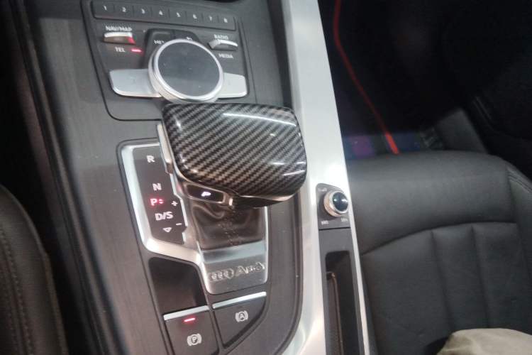 Used Audi A4L 2019 40 TFSI Fashion Version China V Gear Lever