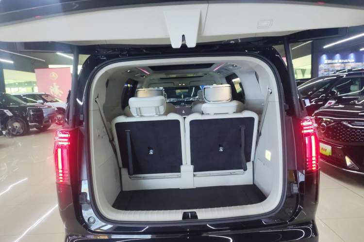 Used Volvo EM90 2025 Ultra Six-Seater Trunk