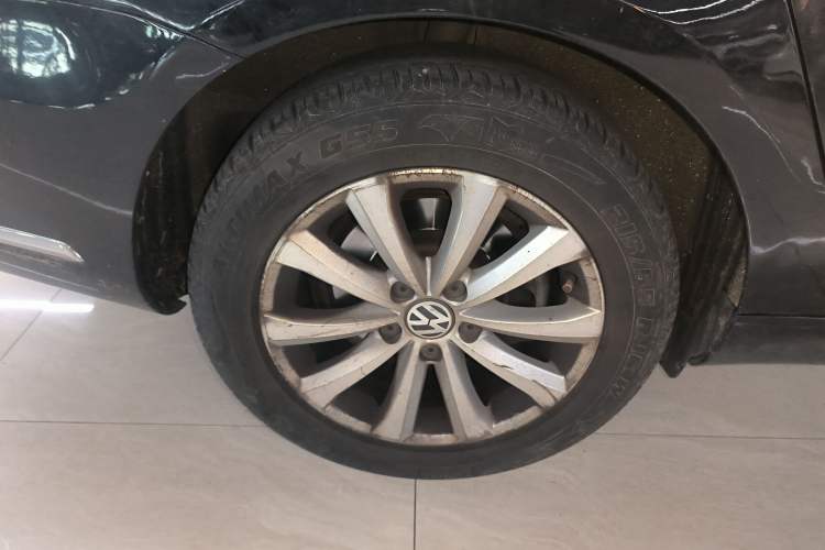 Used Volkswagen Magotan 2013 1.8TSI Luxury Model Right Rear Wheel Hub