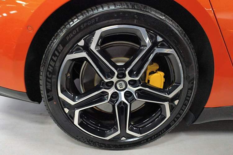 Used Xiaomi Auto SU7 2024 Four-Wheel Drive Ultra-Long Range Advanced Intelligent Driving Max Edition