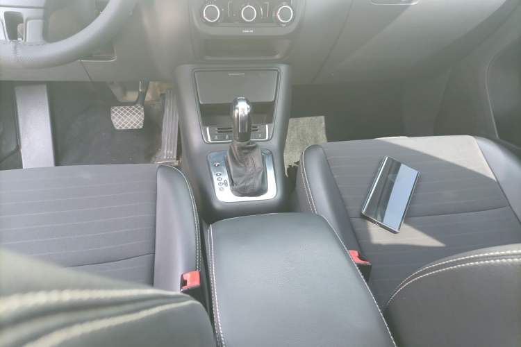 Used Volkswagen Tiguan 2016 280TSI Automatic Two-Wheel-Drive Silk Road Style Edition Gear Lever