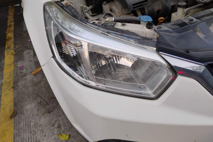 Used Venucia R50 2015 1.6L Automatic Fashion Edition Right Front Headlight