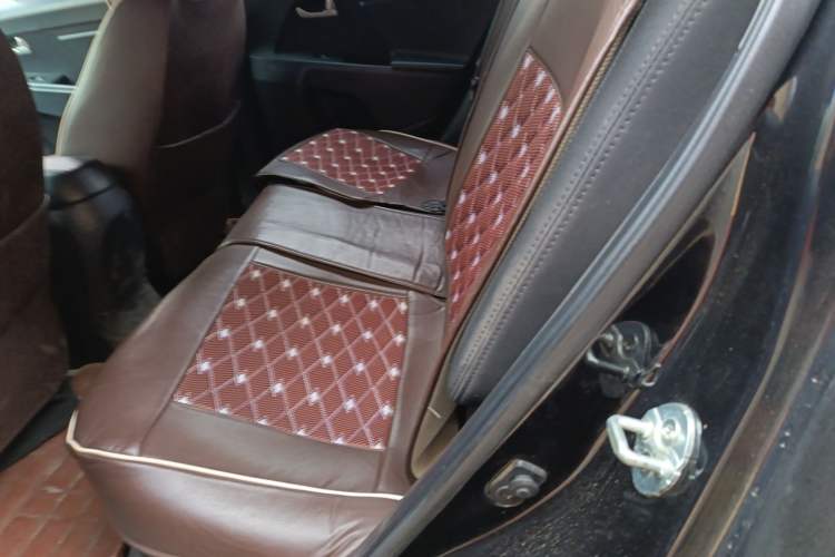 Used Kia Sportage R 2012 2.0L Manual Two-Wheel Drive GL Trim
