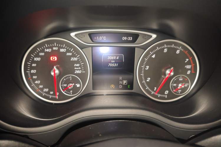 Used Mercedes-Benz B-Class 2015 B 200 Fashion Model Odometer Close Up