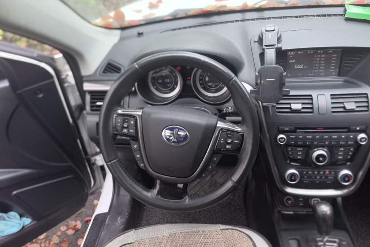 Used Bestune X80 2015 1.8T Automatic Luxury Model Steering Wheel