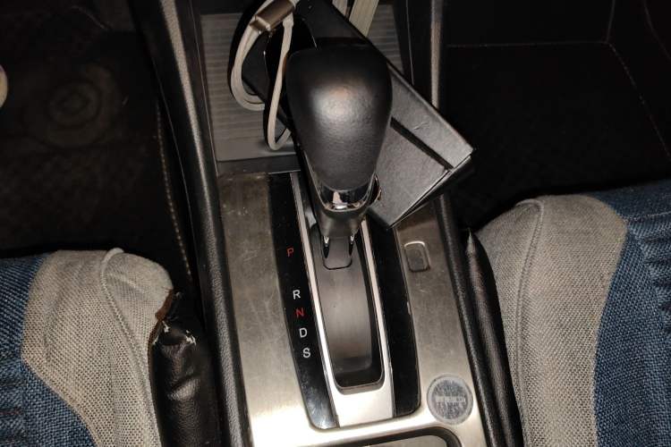 Used Honda Jade 2014 1.8L Automatic Comfort Elite Version 5 Seats Gear Lever