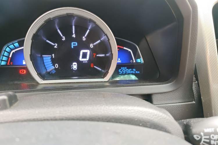 Used Luxgen U6 SUV 2015 1.8T Fashion-Upgraded Model Odometer Close Up