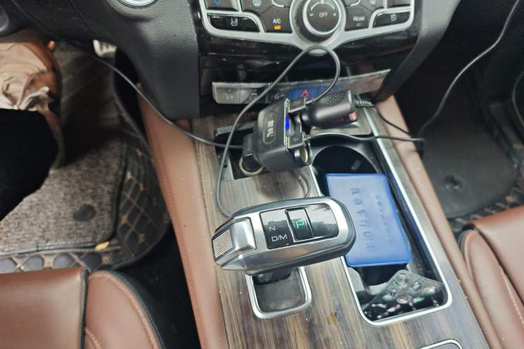 Used Haval H9 2017 2.0T Gasoline 4x4 Premium 5-Seater Gear Lever