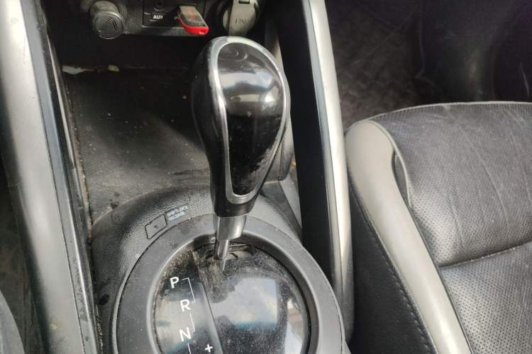 Used Hyundai Veloster 2012 1.6T Automatic Luxury Edition Gear Lever