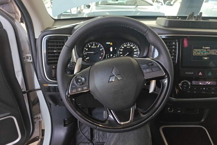 Used Mitsubishi Outlander 2020 2.4L 4x4 Zhi Xiang Edition 7-Seater
