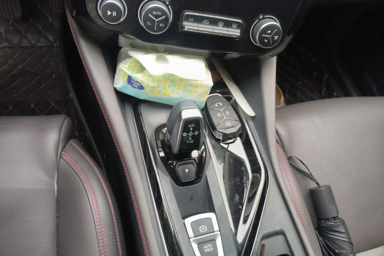 Used Lynk & Co 02 2020 1.5T DCT Two-Wheel Drive Zhaobao Version Gear Lever