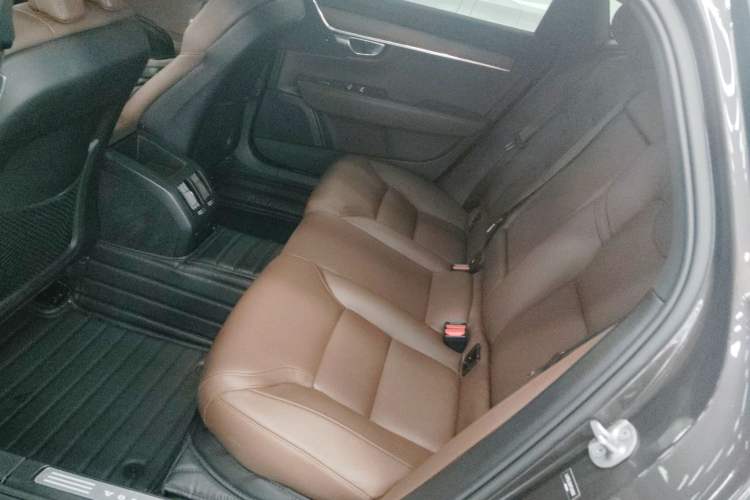 Used Volvo S90 2023 B5 Zhiyi Luxury Edition
